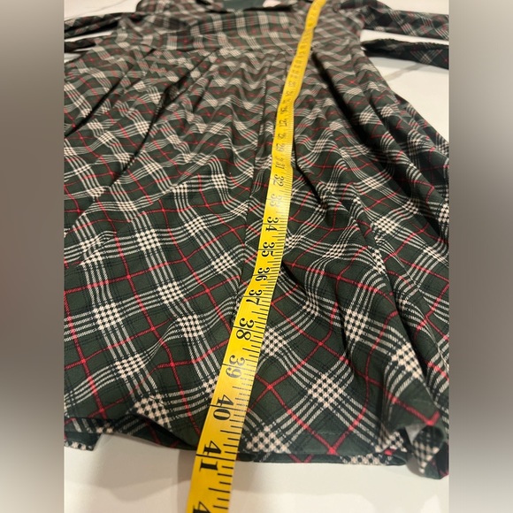 Gal meets glam Parker - Picture 11 of 14